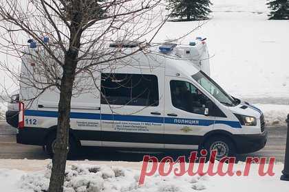 Петербуржцы нашли пропавшего 40-летнего соседа по запаху. В Санкт-Петербурге жители многоэтажного дома на бульваре Александра Грина нашли пропавшего 40-летнего соседа по запаху. Об этом сообщила «Фонтанка». По сведениям издания, горожане обсуждали в одном из чатов, что в коридоре и на площадке распространился неприятный аромат.