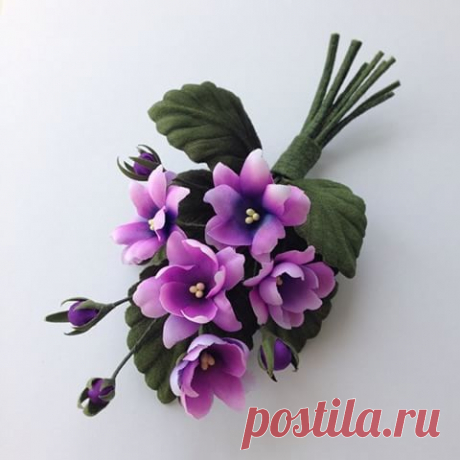Брошь-бутоньерка- фиалочки! Изделие выполнено из японской ткани трех видов,заводской пропитки. Полно - silk_floristry