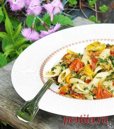 Макароны с ароматным соусом из зелени и запеченных помидоров - Я Покупаю