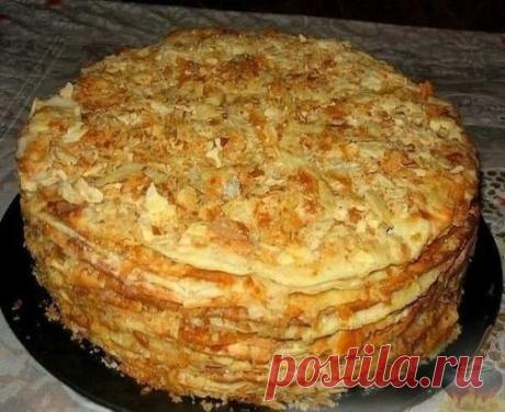 НАПОЛЕОН " НАИВКУСНЕЙШИЙ СТАРИННЫЙ РЕЦЕПТ" !! 
Торт получается изумительно вкусным, с тоненькими пропитанными коржами и нежным кремом! Получается всегда! Обязательно попробуйте приготовить, Вы не пожалеете! 
Любимые будут в восторге!!! 
Готовим два теста: 
1-е тесто: 
●1 пачку маргарина растопить и смешать с 1 стаканом муки. 
2-е тесто: 
●1 стакан сметаны взбить с 2 яйцами 
●1,2 стакана муки + 0,5 стакана на подсыпку 
Замесить тесто...и разрезать его на 6 частей. 
Приготовление: 
Каждую част