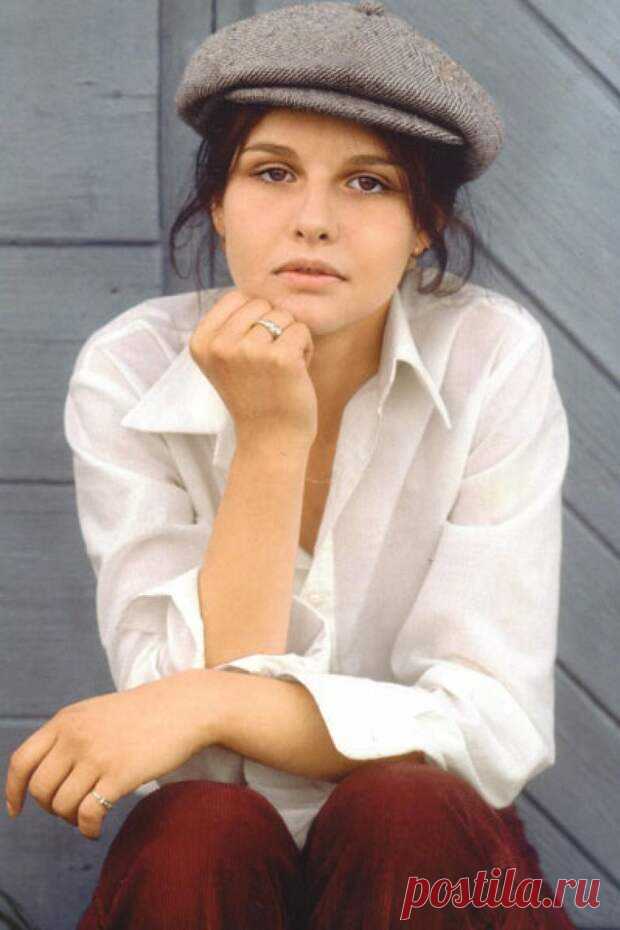 Татьяна Друбич: «Старость — это не для слабаков» Эта внешне хрупкая, беззащитная и нежная женщина умеет смотреть правде в глаза. Она легко и точно говорит о том, о чем многие не решаются даже подумать.


Татьяна Друбич начала сниматься в 13 лет и сы…