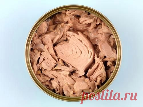 почему консервированный тунец обычно в лохмотья истерзан? создается впечатление, что это самый свирепый и неубиваемый зверь в океане, пострашней акулы и пираньи, раз на него охотятся исключительно с гранатомётом; что тунца невозможно убить, предварительно не затыкав гарпуном до состояния волокон; что если его не измельчить, то он снова срастётся, выберется из банки, найдет тебя и отомстит!