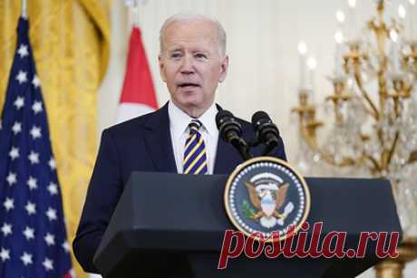 Байден объявит о рекордной распечатке запасов нефти. Президент США Джо Байден намерен объявить о рекордной для страны распечатке нефтяных запасов. Расходование топлива из стратегического резерва может составить до миллиона баррелей в сутки. Такая мера предпринимается для повышения предложения на внутреннем рынке и снижения цен.