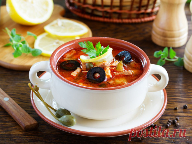 Мясная солянка - после праздников самое оно, чтобы придти в норму - На Кухне Мясная солянка – национальное русское блюдо. Название берет начало от русского слова «селянка», что означает сельское кушанье. Хотите попробовать это блюдо из р
