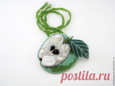 Брошь-кулон &quot;Зелёное яблоко&quot; | biser.info - всё о бисере и бисерном творчестве