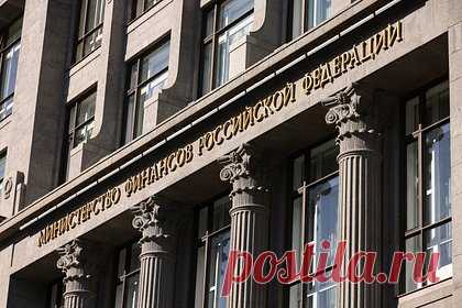 Доходы российского бюджета упали. В ноябре доходы федерального бюджета России упали до 2,85 триллионов рублей из-за неблагоприятной конъюнктуры на сырьевых рынках, в первую очередь нефтяном, где наблюдалось ослабление нефтяных котировок. В октябре доход составил 3,37 триллиона рублей, таким образом, падение достигло 15 процентов.