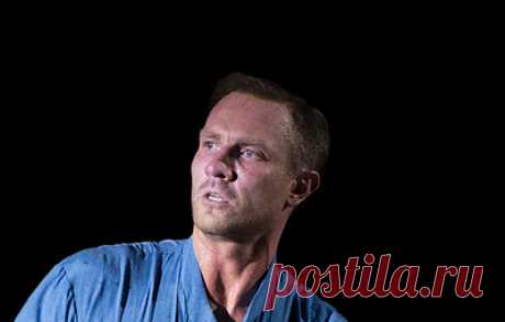 У Романа Костомарова сохраняются сепсис в легких и другие проблемы со здоровьем. Собеседник агентства отметил, что в состоянии олимпийского чемпиона есть положительные тенденции