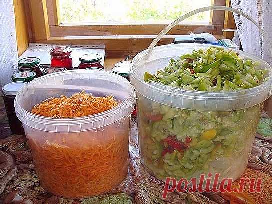 25 баночек:
1. Борщевая заправка
2. Необыкновенно вкусное лечо
3. Закуска из помидоров с луком к шашлыку
4. Солянка
5. Как приготовить грибную икру
6. Рецепт перца фаршированного с овощами
7. Заготовка грибной солянки на зиму
8. Заправка для борща
9. Универсальная суповая заправка на зиму
10. Зимняя заготовка для щей
11. Лечо с томатной пастой на зиму
12. Щавель на зиму
13. Ткемали
14. Маринованный чеснок
15. Греческая закуска
16. Заправка для супчиков
17. Вкуснейший «Куба...