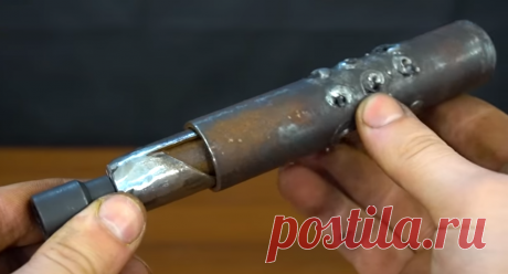 Ударная отвёртка из трубы своими руками Ударная отвертка очень полезное приспособление для ремонта автомобиля. Устройство этого инструмента позволяет откручивать «закисшие» и заржавевшие болты с помощью удара молотком. При нанесении удара внутри корпуса сдвигается передняя часть где установлена нужная бита, в результате
