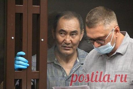 Генерала СКР Музраева осудили на 20 лет за теракт с поджогом дома губернатора. Южный окружной военный суд приговорил к 20 годам лишения свободы бывшего руководителя управления Следственного комитета России (СКР) по Волгоградской области генерал-лейтенанта Михаила Музраева за организацию теракта после неудачного поджога дома губернатора Волгоградской области Андрея Бочарова. Он лишен звания.