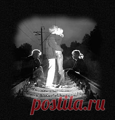 Расставание

Если люди разлюбили 
И расстались - всё понятно. 
Вазу хрупкую разбили - 
И осколки подмели. 
Если ссорятся - бывает; 
Есть ведь и на Солнце пятна. 
Изменяют - тоже просто: 
Значит, не было любви. 
Ну, а если расставанье - 
Просто так; и без причины 
Слёзы тают на ресницах, 
Сердце рвётся на куски, 
Губы жаждут поцелуя, - 
Так зачем мы расстаёмся?! 
Может, просто мы с тобою, 
Мой любимый, дураки?..