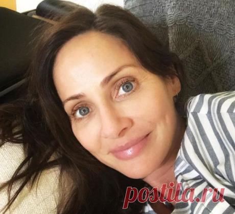 44-летняя Натали Имбрулья выглядит превосходно через два месяца после родов