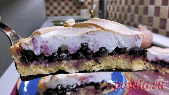 Пирог с черной смородиной и меренгой: по вкусу и на вид как настоящий торт