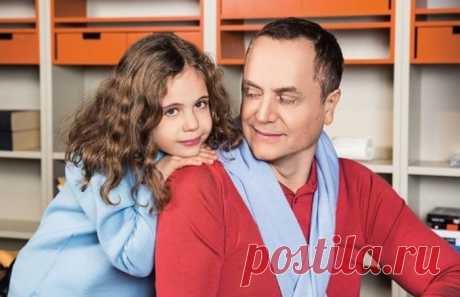 Андрей Соколов с дочерью.