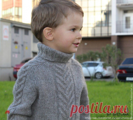 Бесшовный свитер с рукавом-погоном для мальчика