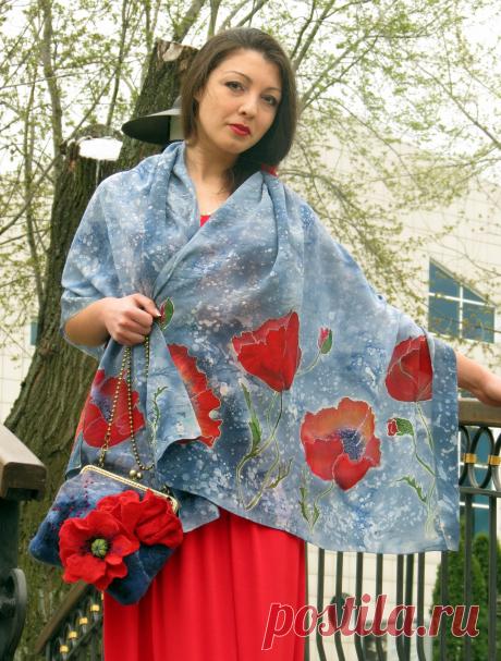 Комплект &quot;Ночные маки&quot; Палантин из натурального шелка расписанный вручную в технике батик, сумочка валяная в технике мокрого валяния (шерсть, натуральные волокна, металлическая фурнитура, подкладочная ткань)