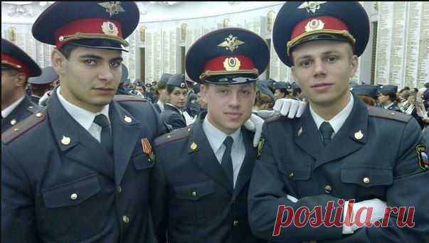 ВаленДоброго дня! Доброй среды! 

7 октября в нашей стране отмечается один из праздников МВД — День образования штабных подразделений в системе Министерства внутренних дел Российской Федерации.
Если у ВАС есть знакомые, которые работают в органах, обязательно их поздравьте!
Благодаря Этим замечательным людям наша страна сейчас стала порядочнее, чем в годы перестройки, ВЫ согласны?!тина Остахова