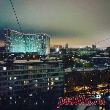 (10) Facebook
