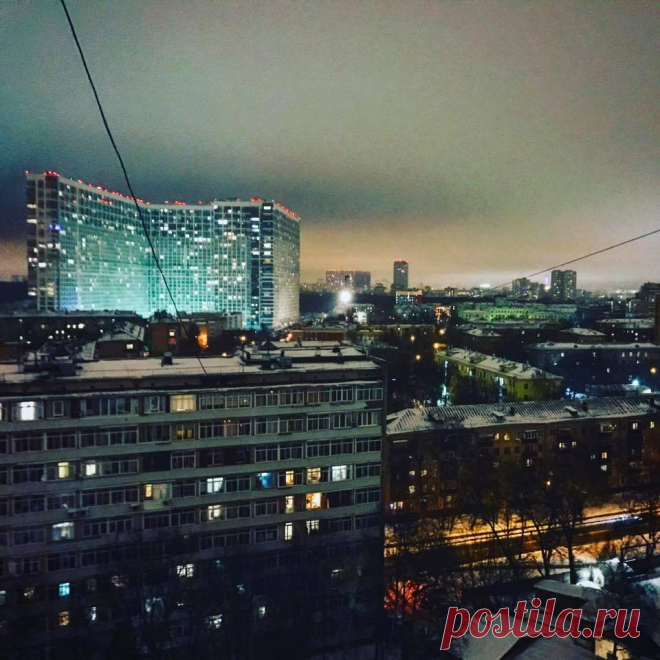 (10) Facebook