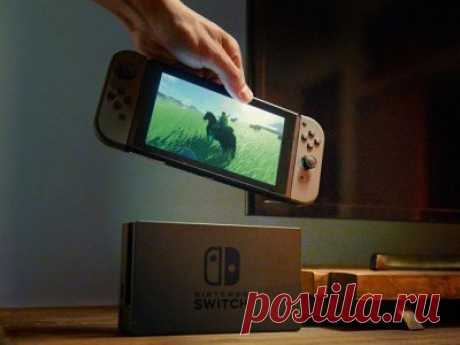 Спецификации Nintendo Switch останутся тайной до 2017 года Недавно компания Nintendo показала публике свою новую игровую консоль Nintendo Switch. Новинка представляет собой гибридное устройство, которое объединяет в себе портативную и игровую консоли. К сожалению, информации о Nintendo Switch не так много – сама консоль появится в продаже не ранее 2017 года, а большинство данных основывается на официальном видеоролике от компании. Nintendo Switch По словам сотрудника The Wall Street Journal…