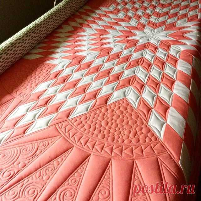 A little quilting while the Chex mix cools and the cream cheese softens!
#longarmquilting #gammillquilting #superiorthreads #freehandquilting #freemotionquilting #quiltingwithrulers #konacoty #konapinkflamingo @robertkaufman