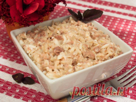 Салат с печенью трески, рисом и яйцами | Готовим вместе