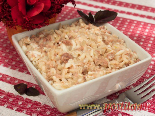 Салат с печенью трески, рисом и яйцами | Готовим вместе