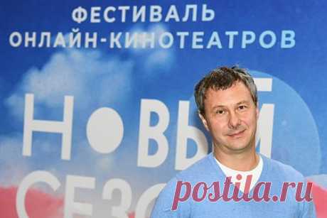 Режиссера Попова госпитализировали с травмой головы после драки в Москве. Кинорежиссера Сергея Попова госпитализировали в Москве с травмой головы после драки. Режиссер получил травму головы в ходе съемочного процесса на юге Москвы. Конфликт произошел между 48-летним Поповым и охранником, последний ударил режиссера. Об этом написал Telegram-канал 112.