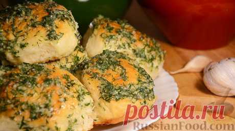 Пампушки с чесноком и зеленью (к борщу)

Предлагаю приготовить чесночные пампушки к борщу - ароматные, воздушные булочки из дрожжевого теста без яиц, с чесноком и зеленью. Мне кажется, что такие пампушки хоть каждый день подавай к борщу или к супу, но они не приедаются. Приготовьте и угостите своих близких вкусной