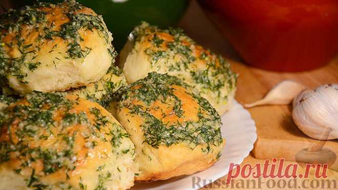 Пампушки с чесноком и зеленью (к борщу)

Предлагаю приготовить чесночные пампушки к борщу - ароматные, воздушные булочки из дрожжевого теста без яиц, с чесноком и зеленью. Мне кажется, что такие пампушки хоть каждый день подавай к борщу или к супу, но они не приедаются. Приготовьте и угостите своих близких вкусной