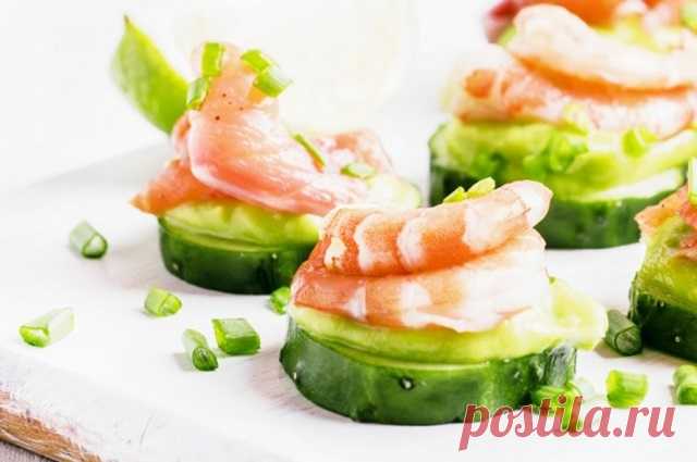 Огуречные канапе с лососем и креветками — Домашняя кулинария
