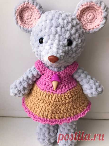 PDF Плюшевая Мышка крючком. FREE crochet pattern; Аmigurumi doll patterns. Амигуруми схемы и описания на русском. Вязаные игрушки и поделки своими руками #amimore - Мышь, мышка из плюшевой пряжи, плюшевый мышонок, крыса, rat rata, rato, ratte, szczur, szczur, mouse, ratón, maus souris, mysz myši. Amigurumi doll pattern free; amigurumi patterns; amigurumi crochet; amigurumi crochet patterns; amigurumi patterns free; amigurumi today.