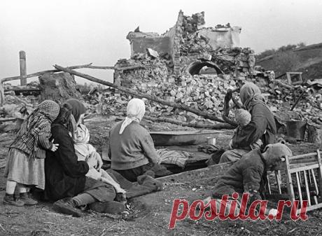 Почему после Великой Отечественной в СССР не росло население Вторая мировая война закончилась победой Советского Союза. Казалось бы, всё должно было пойти в рост, включая рождаемость. Но реальность была гораздо проще и печальней.