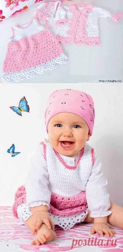 Платье, жакет и шапочка и белой и розовой пряжи.