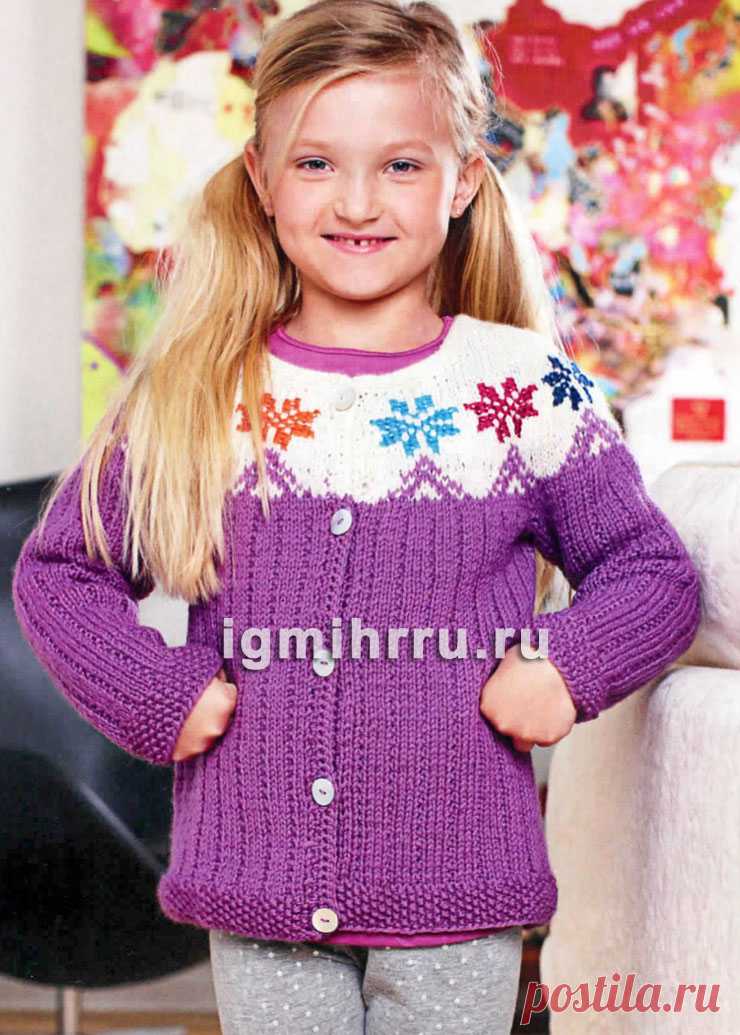 Для девочки 2-10 лет. Рельефный жакет с кокеткой, украшенной вышивкой. Вязание спицами для детей