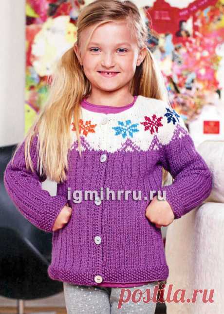 Для девочки 2-10 лет. Рельефный жакет с кокеткой, украшенной вышивкой. Вязание спицами для детей