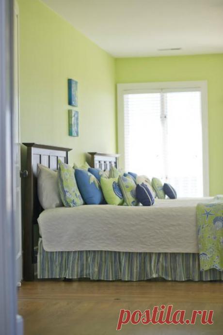 Куча подушек на кровати: За и Против