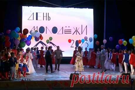 В Нальчике прошел фестиваль в честь Дня молодежи. В Нальчике на нескольких площадках прошел фестиваль в честь Дня молодежи. Так, в сквере имени Горького устроили спортивные мастер-классы по футболу, баскетболу, скейтбордингу, паркуру и воркауту. Кроме того, там развернули Фестиваль уличной культуры и спорта «Улицы гор».