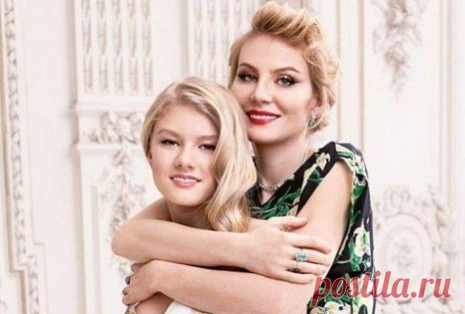 18 знаменитых родителей и детей, похожих как две капли воды Герои этой фотоподборки, безусловно, достойны друг друга: эти звёздные дети звёздных родителей похожи, как две капли воды!