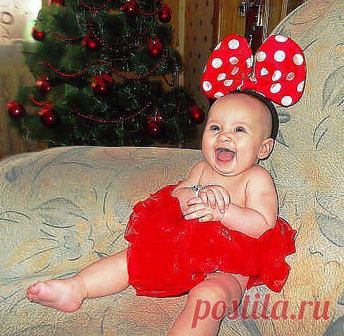 Вечером муж куда-то собирается.  (5 лет):— Пап, а ты куда?— Всё, ухожу я от вас.— А чё барахло своё не забираешь? ))