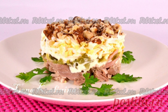 Салат с мясом и грецкими орехами. Этот вкусный слоеный салатик достоин и праздничного стола.