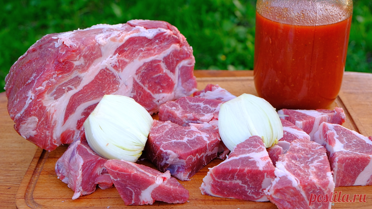 Очень вкусный маринад для шашлыка из свинины – Вкусный мягкий шашлык из свинины Шашлык готовим всегда из свиной шеи, благодаря большому количеству жировых прослоек в этом мясе шашлык всегда получается сочным и мягким. А такой маринад прекрасно оттеняет вкус мяса, томатный и луковый сок делают мясо еще мягче и нежнее, а растительное масло помогает специям и маринаду проникнуть глубже в слои мяса.