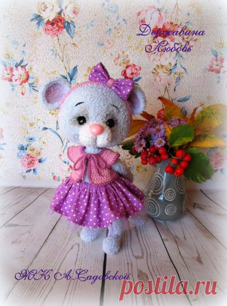 Мышка Люси. Вязаная мышка. Вязаная игрушка крючком. Амигуруми. Амигуруми мышка. Новогодняя игрушка. Новый год 2020. Вязаная жизнь.
#МышкаЛюси #Вязанаямышка #Вязанаяигрушкакрючком #Амигуруми #Амигурумимышка #Новогодняяигрушка #Новыйгод2020 #Вязанаяжизнь #мышь #мышонок #мышка #вязаныймышонок #вязаныймышоноккрючком  #амигурумимышонок #амигурумиигрушка #амигурумикрючком #вязаниекрючком #вязание #мастерклассповязаниюкрючком  #игрушкасвоимируками #вашиработы #вашихвастики