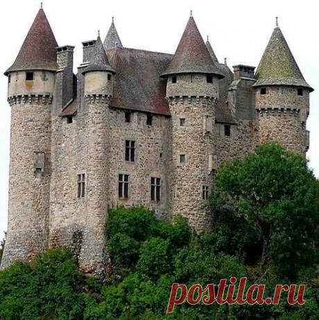 Найдено на сайте castlesandmanorhouses.com. - ФРАНЦИЯ -