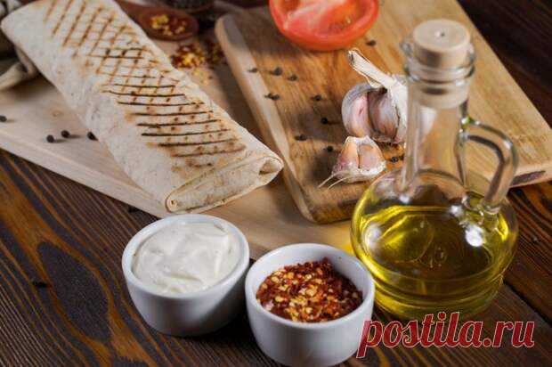 ПП соус для шаурмы: 12 вкусных и оригинальных рецептов - Будет вкусно - Медиаплатформа МирТесен В нашей подборке ты найдешь рецепты ПП соусов для шаурмы, которые гармонично дополнят этот вкусный и простой перекус. Выбирай подходящий вариант или совмещай сразу несколько! 1. Чесночный соус на кефире Фото: liveinternet.ru Один из самых простых и классических. Тебе понадобится: 2 стакана кефира, - 3 сентября - 43048328216 - Медиаплатформа МирТесен