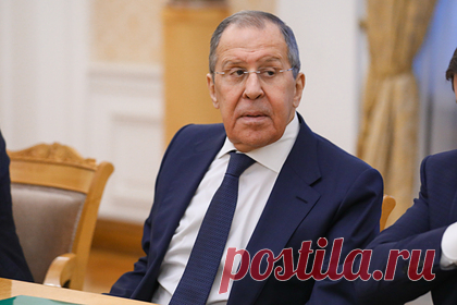 Лавров подшутил над журналистами и рассмешил президента Швейцарии. Глава МИД России Сергей Лавров подшутил над журналистами, которые освещали его встречу с президентом Швейцарии Иньяцио Кассисом. Журналисты и фотографы, работающие на мероприятии, не успели заснять момент рукопожатия двух политиков. Лавров в шутку укорил работников СМИ, чем рассмешил швейцарского президента.