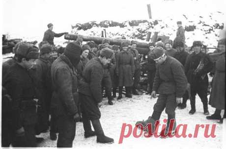 Небывалое солдатское везение в Сталинграде / Назад в СССР / Back in USSR