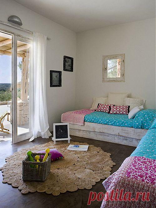 Плетёные коврики 
При оформлении своего жилища нам всегда хочется добиться комфорта и уюта, а так же сделать его оригинальным и уникальным.