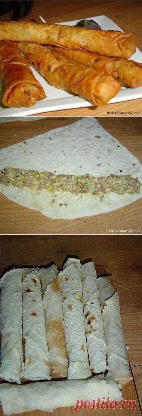 Почти чебуреки из лаваша с начинкой.