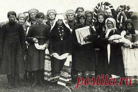 Почему русские девушки никогда не венчались в белом платье В наше время многие русские девушки мечтают выйти замуж обязательно в пышном белом платье. А ведь эта традиция пришла к нам из Европы, и не так давно - в  XIX веке. Раньше же русские...
